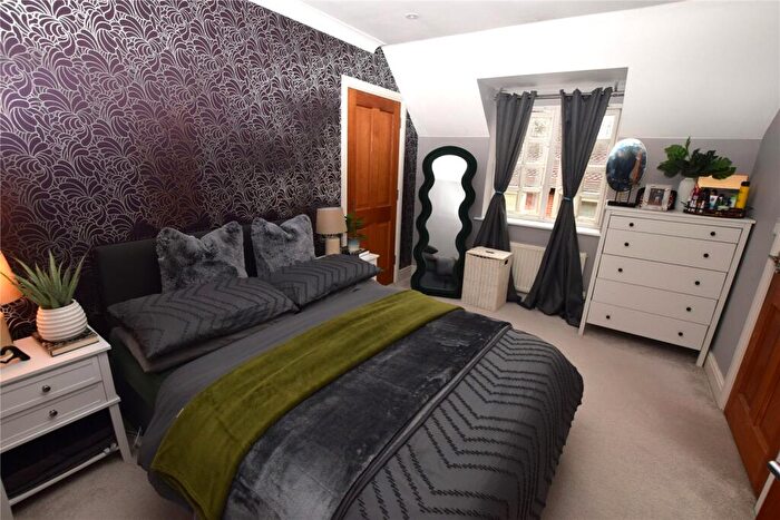 1 Bedroom Apartment For Sale In Hopbine Court, Drayman's Way, Alton, Hampshire, GU34