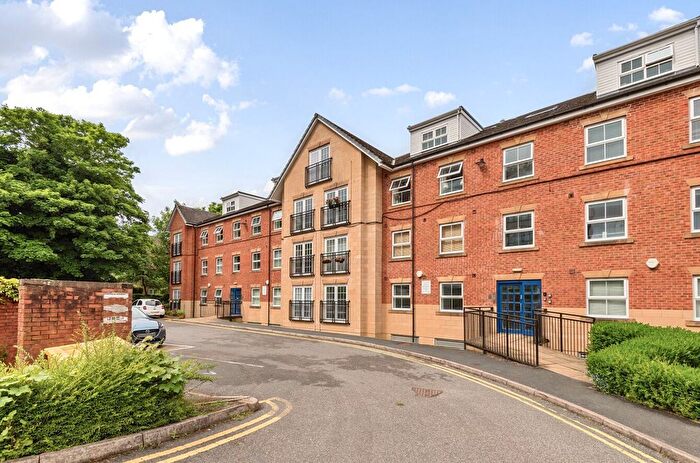 2 Bedroom Flat To Rent In Sandringham Court, Sandringham Drive, Leeds, West Yorkshire, LS17