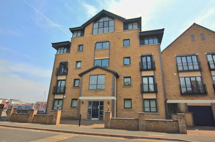 2 Bedroom Flat To Rent In South Ferry Quay, City Centre, Liverpool, Merseyside, L3