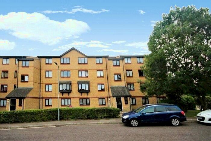 1 Bedroom Flat To Rent In Chestnut Road, Vange, Basildon, SS16
