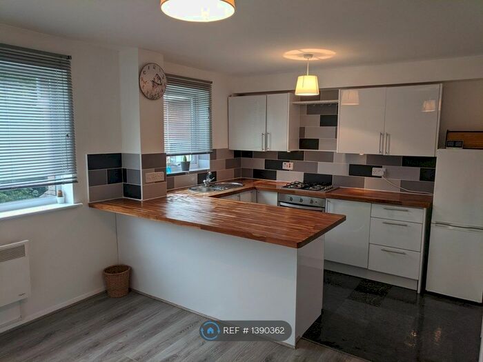 1 Bedroom Flat To Rent In Harkness Close, Romford, RM3