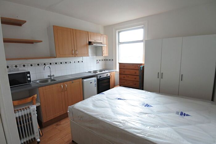 Studio To Rent In High Street, Harlesden, NW10