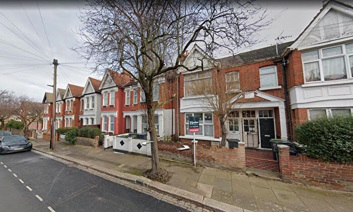 3 Bedroom Flat To Rent In Chandos Road, London, N17