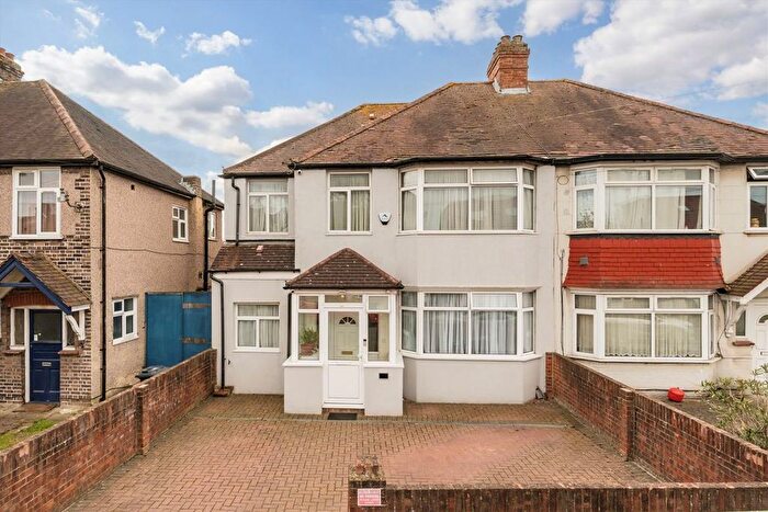 5 Bedroom Semi Detached House For Sale In Bulstrode Avenue, Hounslow, TW3