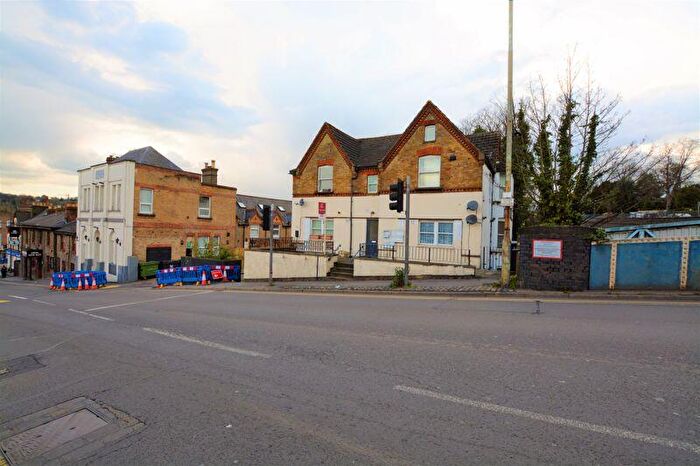 1 Bedroom Flat To Rent In Amersham Hill, High Wycombe, HP13