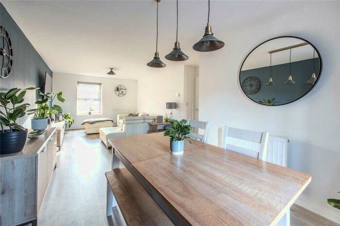 2 Bedroom Flat To Rent In Chapelfield Way, Allington, Maidstone, Kent, ME16