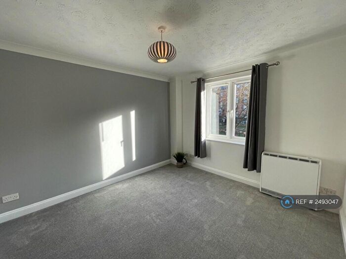 1 Bedroom Flat To Rent In Greys Court, Reading, RG1