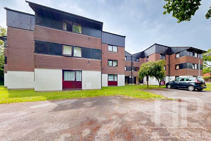 1 Bedroom Flat To Rent In Camelot Court, Ifield, RH11