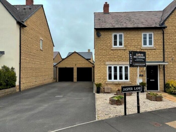 3 Bedroom Semi-Detached House To Rent In Jasper Lane, Carterton, Oxon, OX18