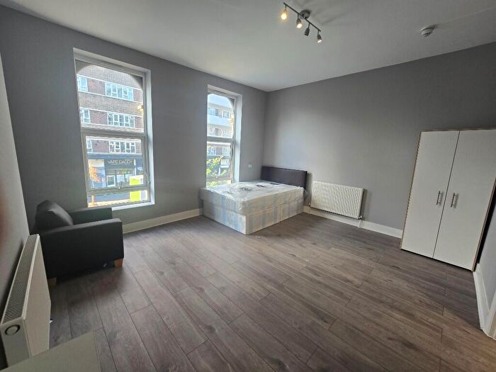 Studio To Rent In Amhurst Road, London, E8