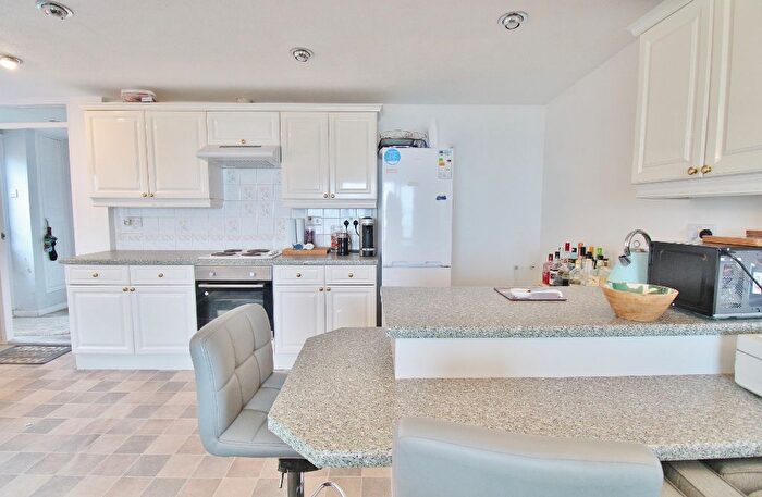 2 Bedroom Chalet For Sale In Chilling Lane, Warsash, Southampton, SO31