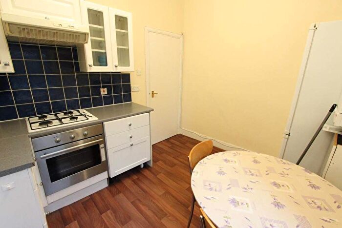 2 Bedroom Flat To Rent In North End Road, London, W14
