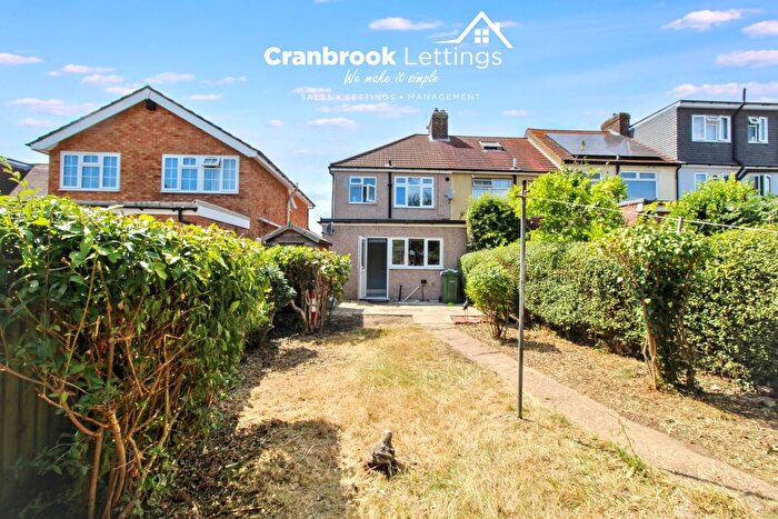 3 Bedroom End Of Terrace House To Rent In Romford, RM5