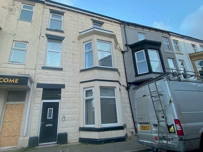 Apartment To Rent In Coop Street, Blackpool, FY1