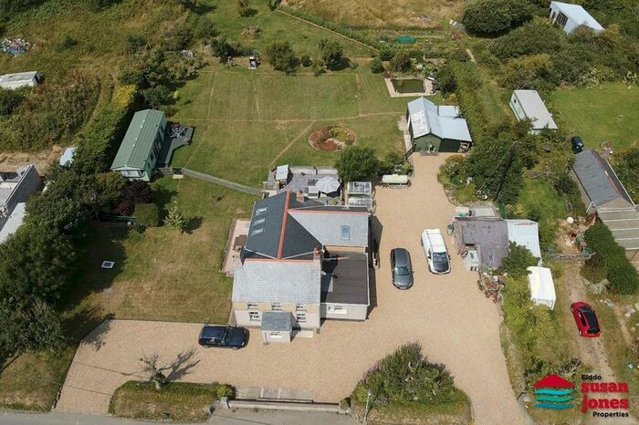 6 Bedroom Detached House For Sale In Rhoshirwaun, Pen Llyn Peninsula, LL53