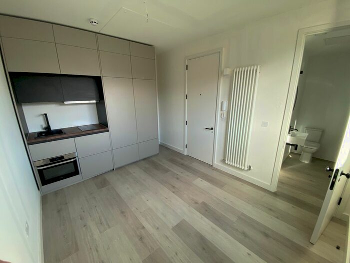 Studio To Rent In - George Street, Luton, LU1