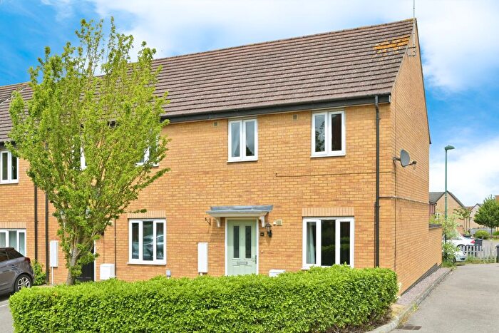3 Bedroom End Of Terrace House For Sale In Brickenden Road, Peterborough, PE4