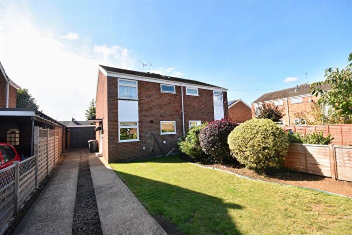 3 Bedroom Semi-Detached House For Sale In Winston Close, Leighton Buzzard, LU7