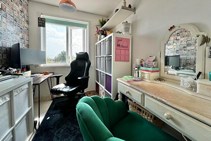 3 Bedroom End Of Terrace House For Sale In Northmore Road, Locks Heath, SO31