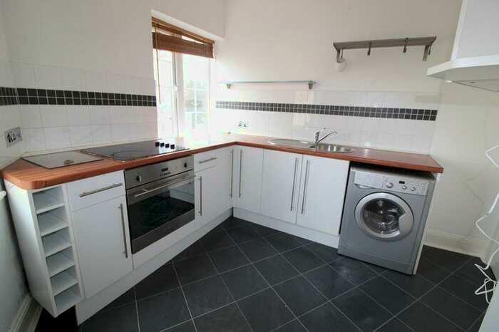 2 Bedroom Flat To Rent In Centre Of Bournemouth - Large Modern Bedroom Flat &#;, BH2
