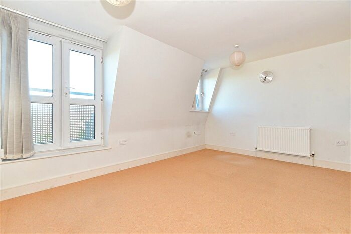1 Bedroom Flat For Sale In High Street, Wickford, Essex, SS12