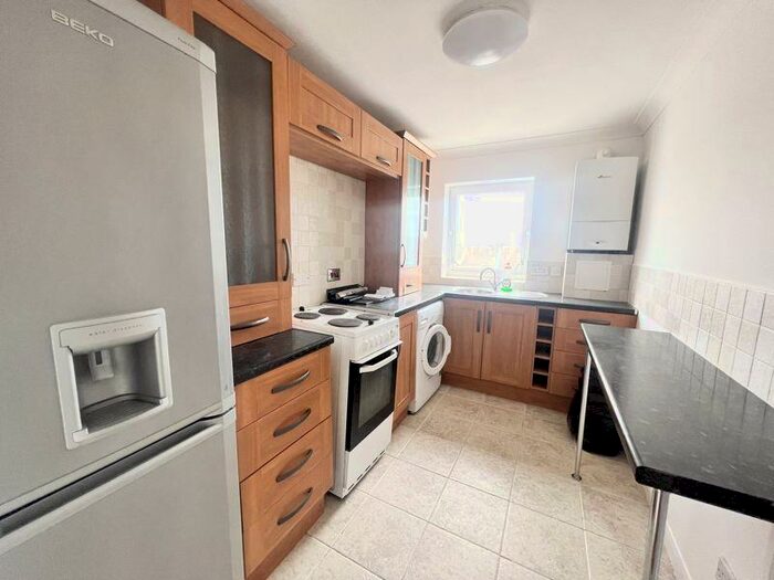 1 Bedroom Flat To Rent In Strover Street, Gillingham, ME7