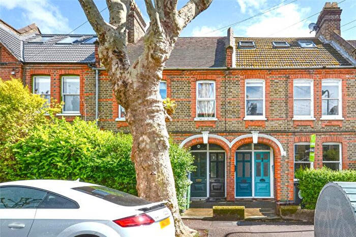 2 Bedroom Maisonette For Sale In Lloyd Road, Walthamstow, E17