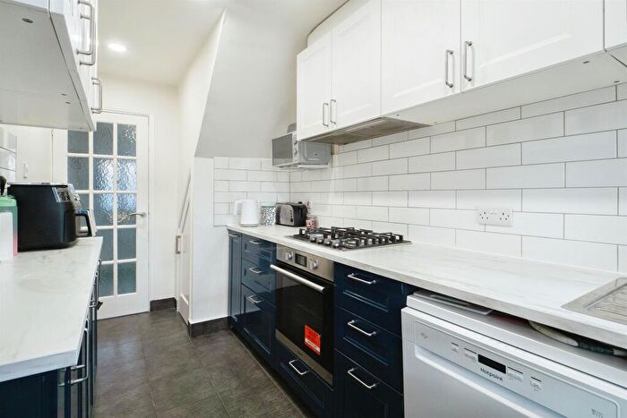 3 Bedroom Terraced House For Sale In Thurncourt Road, Leicester, LE5