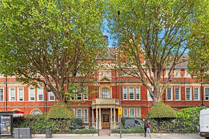 1 Bedroom Flat For Sale In Kingsway Square, Battersea Park Road, SW11