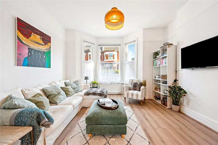 1 Bedroom Flat To Rent In Trefoil Road, London, SW18