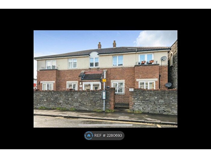 2 Bedroom Flat To Rent In Broadfield Court, Bristol, BS15