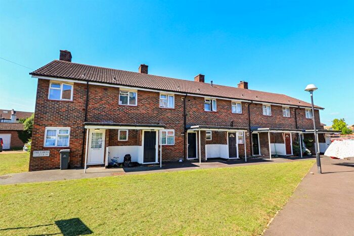 1 Bedroom Flat For Sale In The Lawns, Chingford, E4