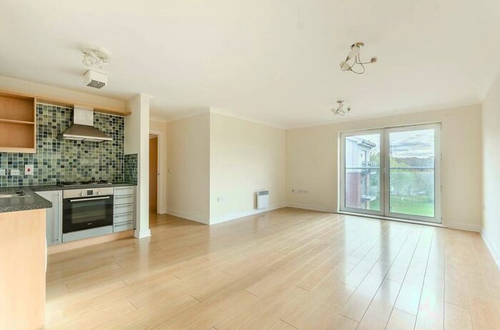 2 Bedroom Flat For Sale In Cleeve Way, Sutton, SM1