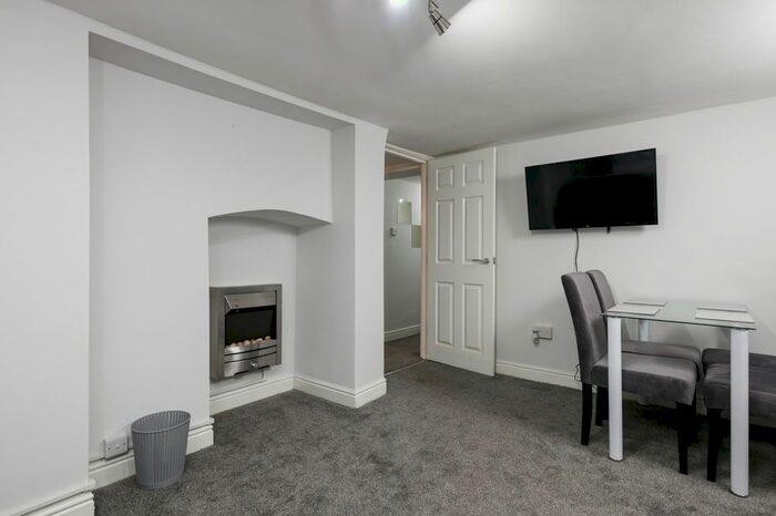 2 Bedroom Flat To Rent In Bennett Road, Manchester, M8