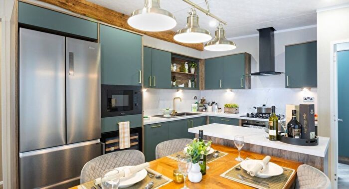 2 Bedroom Mobile/park Home For Sale In York Road, Elvington, York, YO41