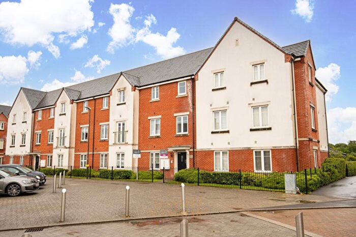 2 Bedroom Flat For Sale In Cornwell Avenue, Crawley, RH10