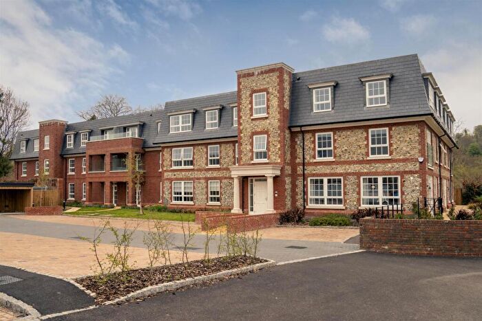 2 Bedroom Apartment For Sale In The Cloisters, High Street, Great Missenden, HP16