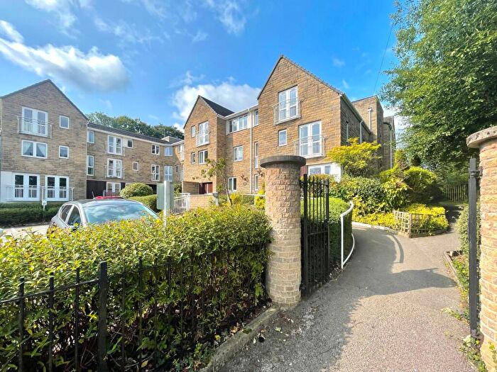 1 Bedroom Flat For Sale In St. Stephens Fold, Huddersfield, HD3