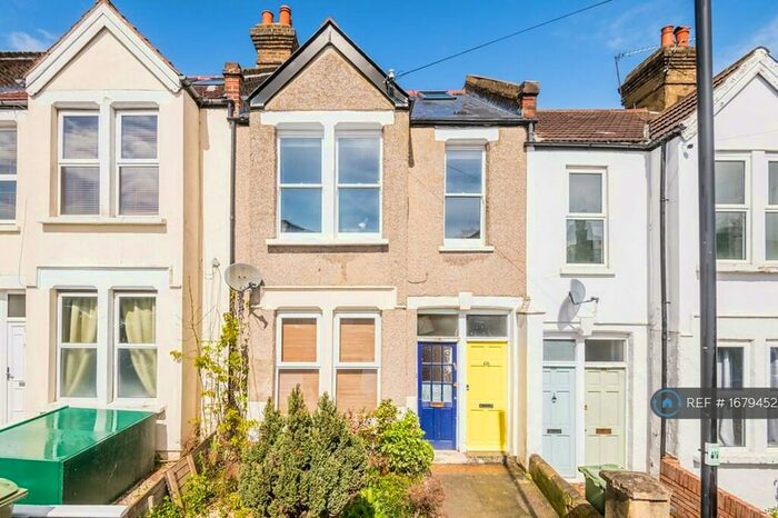 2 Bedroom Flat To Rent In Durban Road, London, SE27