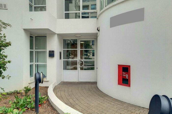 1 Bedroom Flat To Rent In Barrier Point, Royal Docks, London, E16