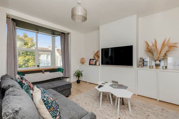 3 Bedroom Flat To Rent In Rutland Gardens, Hove, BN3