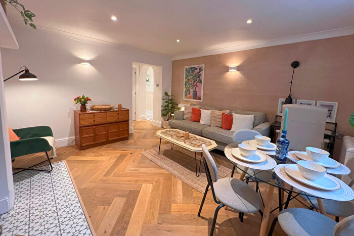 1 Bedroom Flat For Sale In Shute End, Wokingham, RG40