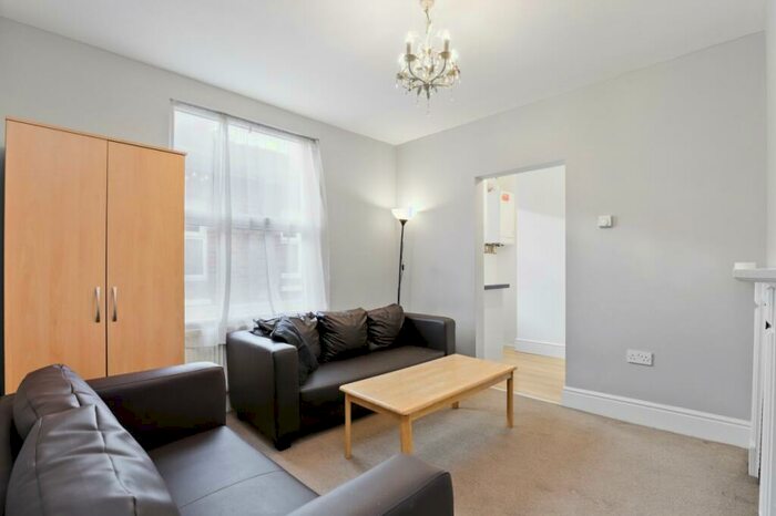 4 Bedroom Flat To Rent In Chapter Road, Dollis Hill, NW2