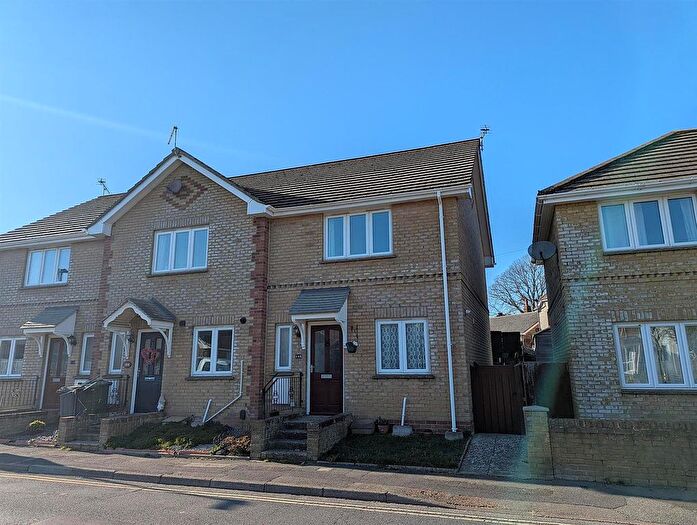 2 Bedroom Property For Sale In Green Lane, Lake, PO36