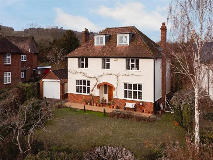 5 Bedroom Detached House For Sale In Yew Tree Road, Dorking, RH4