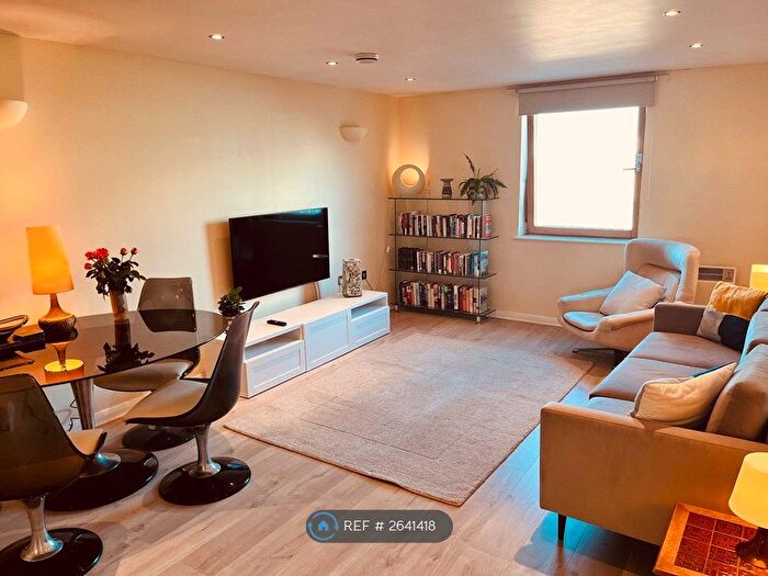 2 Bedroom Flat To Rent In Station Court, London, SW6