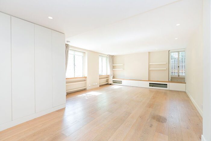 2 Bedroom Flat To Rent In Pembridge Crescent, London, W11