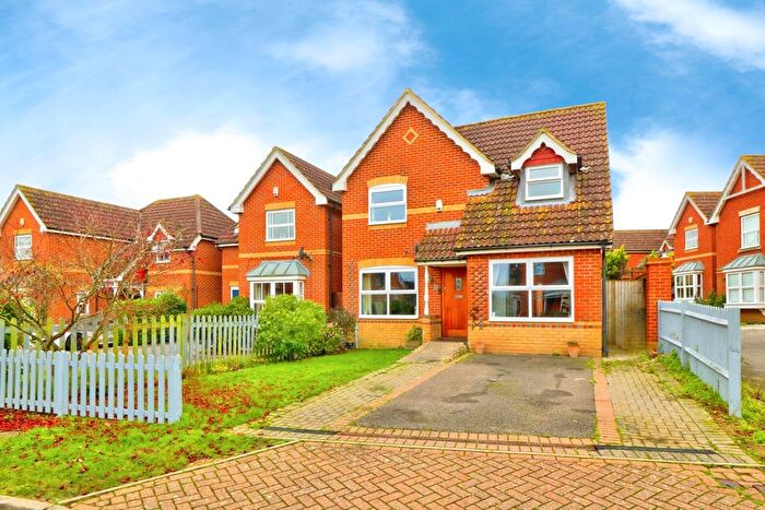 3 Bedroom Detached House For Sale In Siskin Close, Kennington, Ashford, TN25