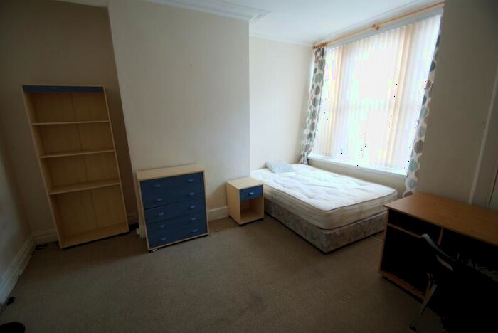 6 Bedroom End Of Terrace House To Rent In Hartley Avenue, Woodhouse, Leeds, LS6