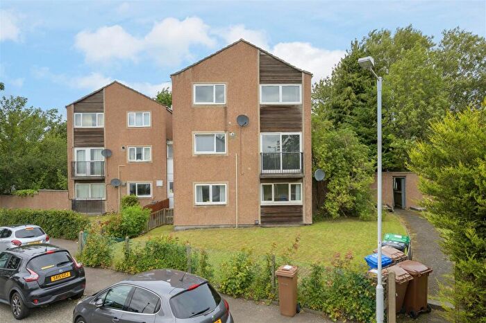 3 Bedroom Maisonette For Sale In Mcgrigor Road, Rosyth, KY11